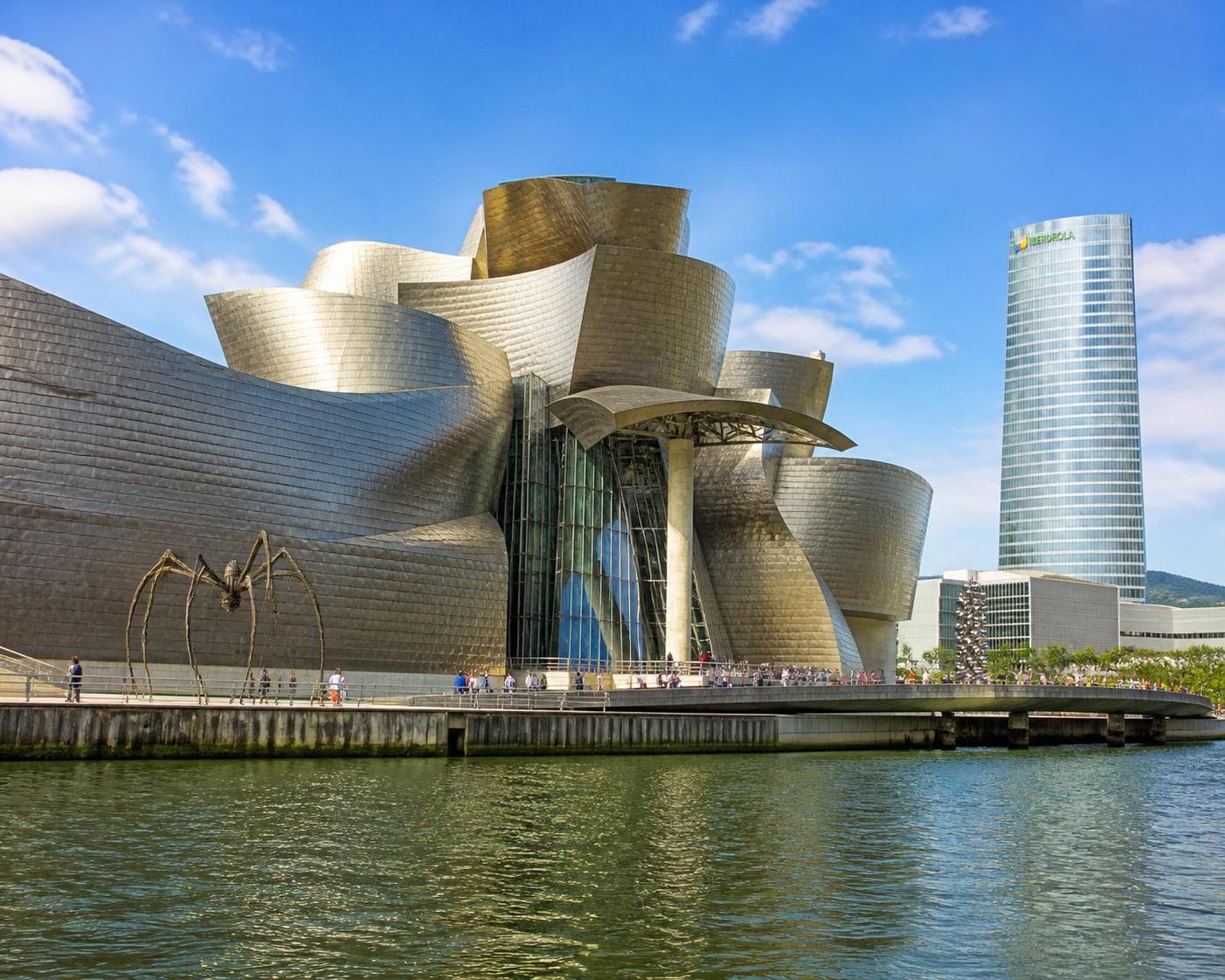 découvrez bilbao, son célèbre musée guggenheim et les sites incontournables du pays basque espagnol pour un voyage riche en art, culture et paysages magnifiques.