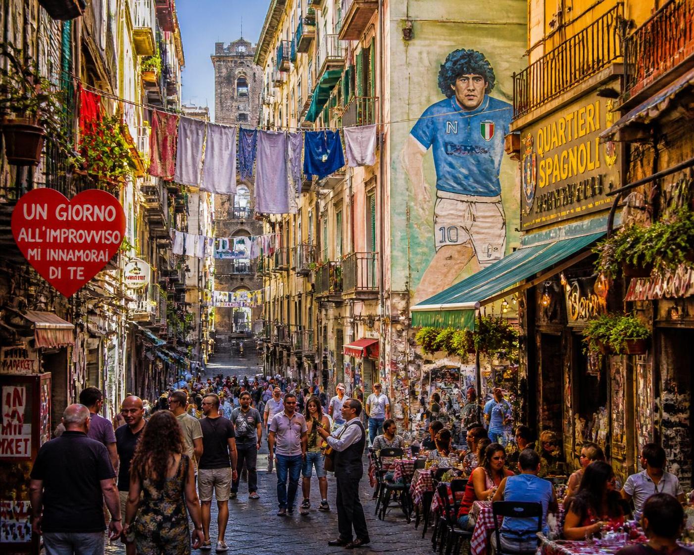 découvrez naples à travers notre guide complet : explorez pompéi, la magnifique côte amalfitaine et les sites incontournables pour un voyage inoubliable en italie.