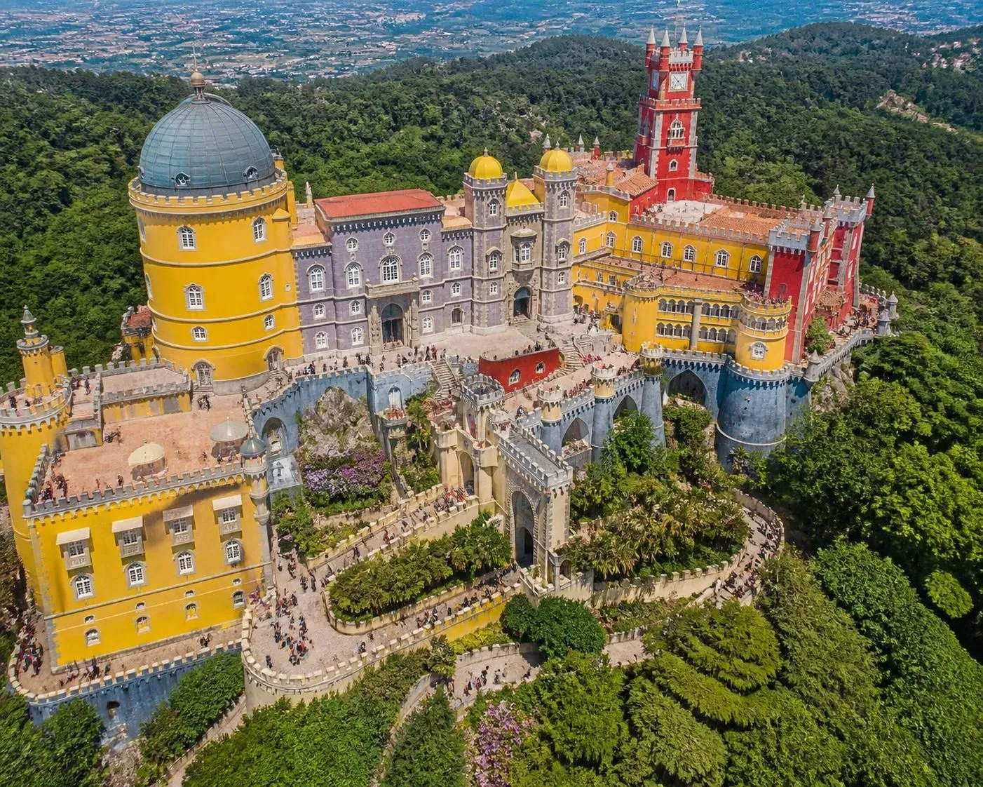 découvrez sintra depuis lisbonne avec notre guide complet pour visiter ses palais et châteaux emblématiques. explorez l'histoire, l'architecture et les paysages uniques de cette destination incontournable.