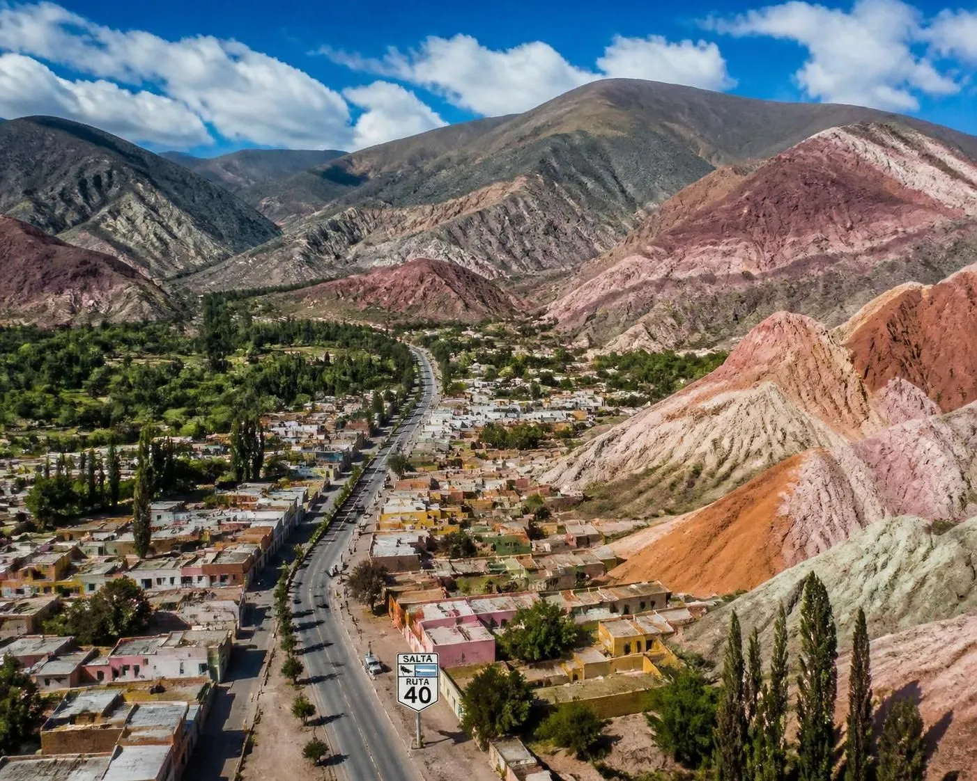 découvrez un road trip unique en argentine à travers salta, mendoza et la légendaire ruta 40. explorez des paysages hors des sentiers battus pour une aventure inoubliable.