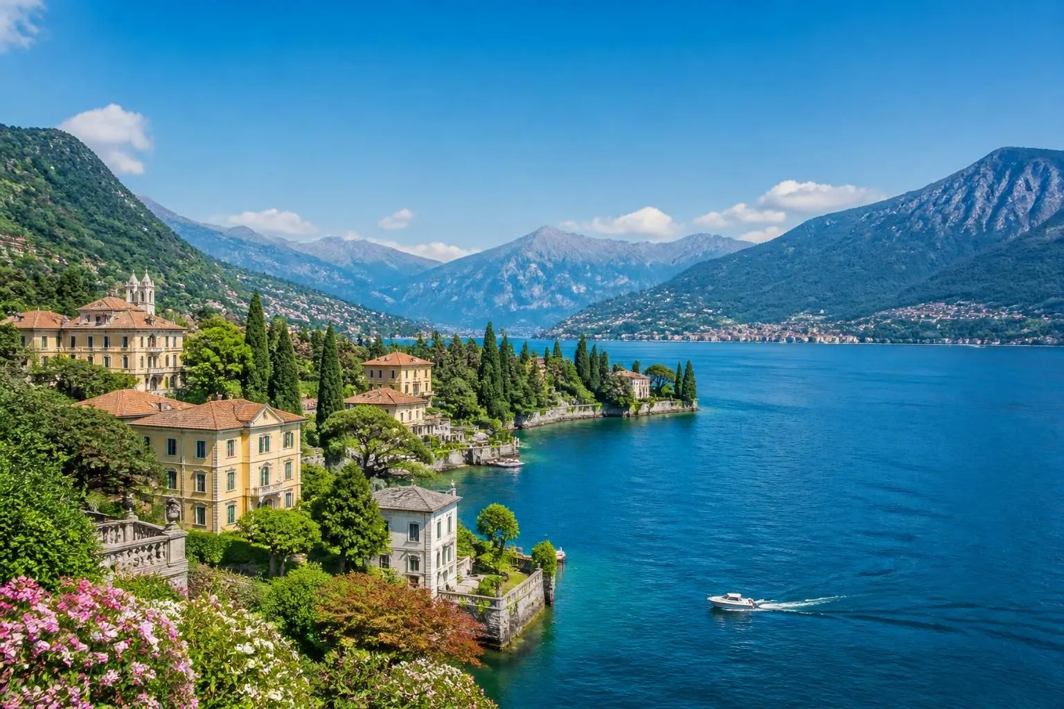 découvrez le lac de côme, ses villas somptueuses, ses jardins luxuriants et ses charmants villages nichés dans le nord de l'italie, pour un voyage entre nature et élégance.