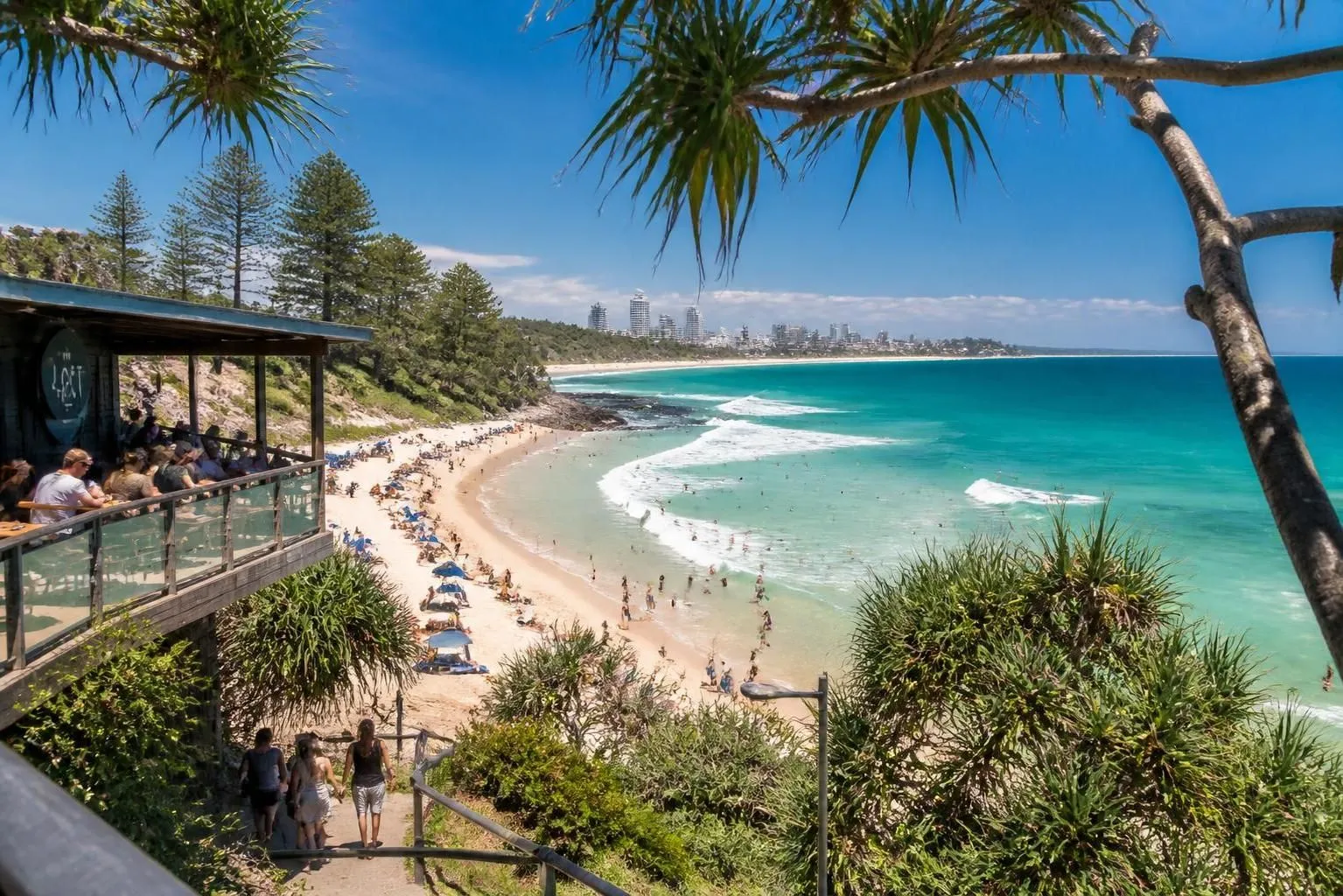 découvrez gold coast, la côte dorée australienne, célèbre pour ses plages de sable fin, ses spots de surf incontournables et sa vie nocturne animée.