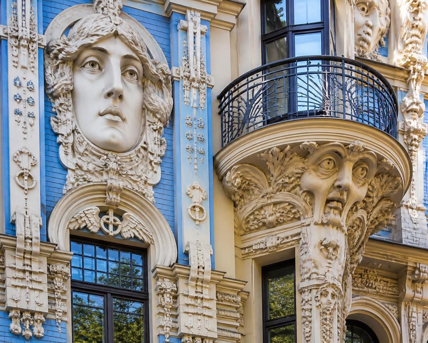découvrez riga, la capitale de la lettonie, avec sa vieille ville pittoresque, son architecture art nouveau unique, les magnifiques bords du fleuve daugava et profitez d'un city break inoubliable.