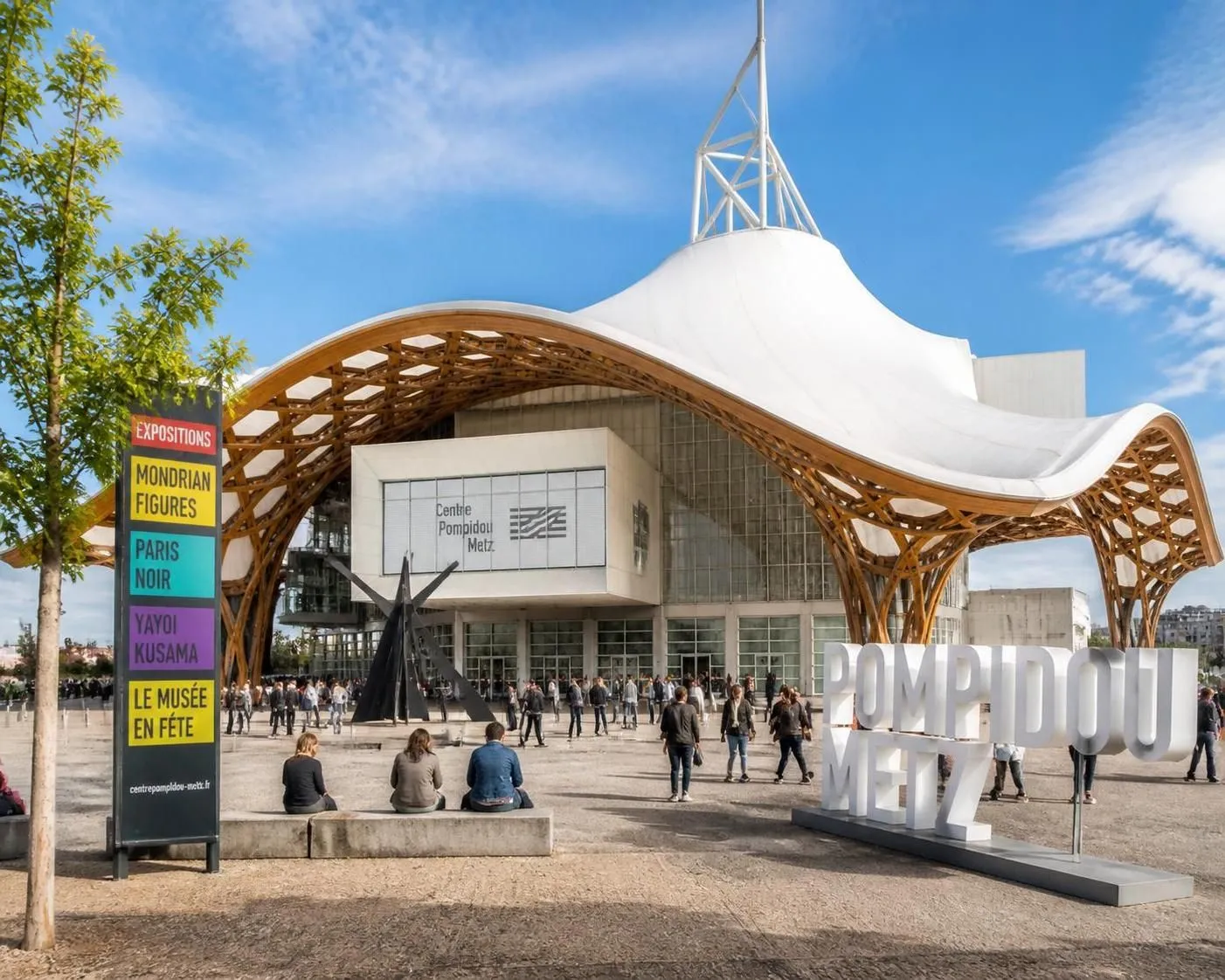 découvrez metz à travers ses incontournables : le centre pompidou-metz, la cathédrale saint-étienne et les richesses culturelles de la lorraine.