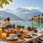 découvrez les meilleures adresses pour bruncher face au lac d’annecy et savourer un dimanche matin gourmand en haute-savoie.