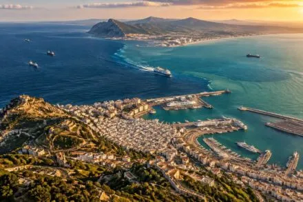 découvrez tanger, ville de contrastes entre méditerranée et atlantique, porte d’entrée du maroc et escale incontournable pour les voyageurs d’europe.